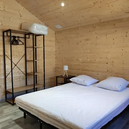 6 Personnes A La Campagne * Singly