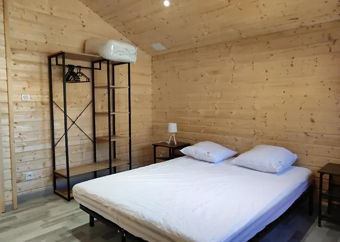 6 Personnes A La Campagne * Singly