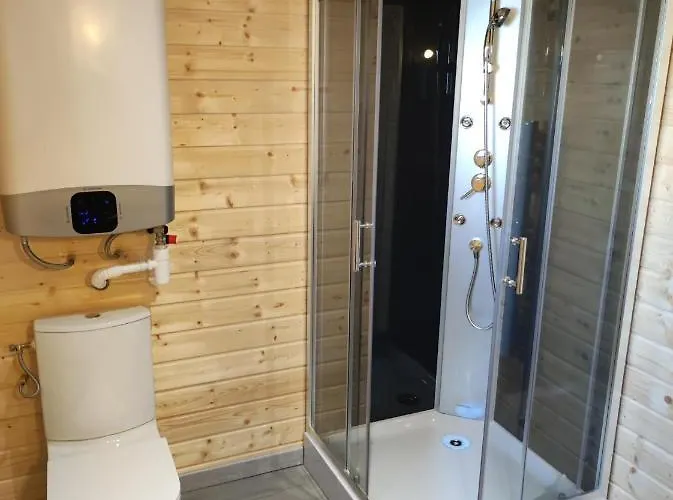 6 Personnes A La Campagne * Singly