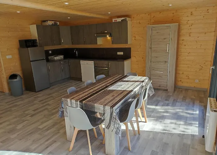 6 Personnes A La Campagne Singly