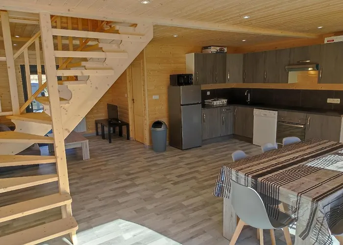 6 Personnes A La Campagne * Singly